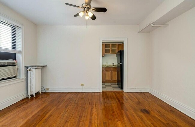 Building Photo - 2037B