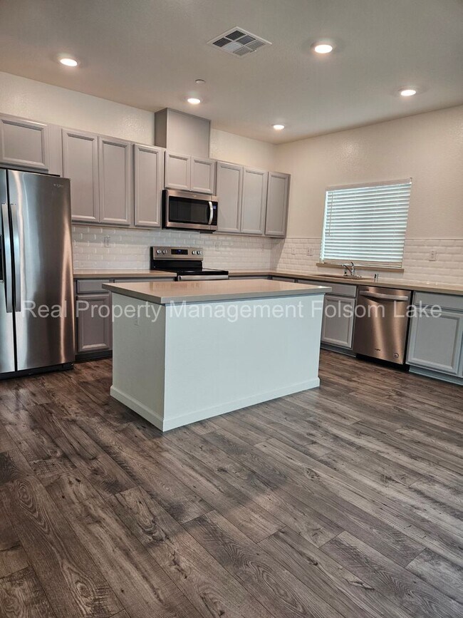 Foto del edificio - 4bd 2.5ba Home in the desirable Parkbridge...