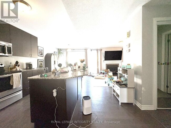 Building Photo - 325 Meadowbreeze Dr