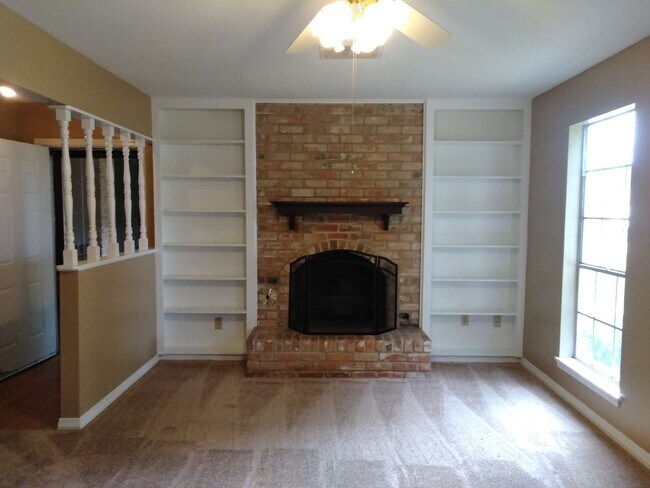 Foto del edificio - Village Green Townhouse for Lease!