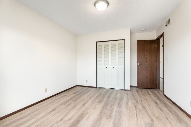 Foto del edificio - 1301 Springfield Dr