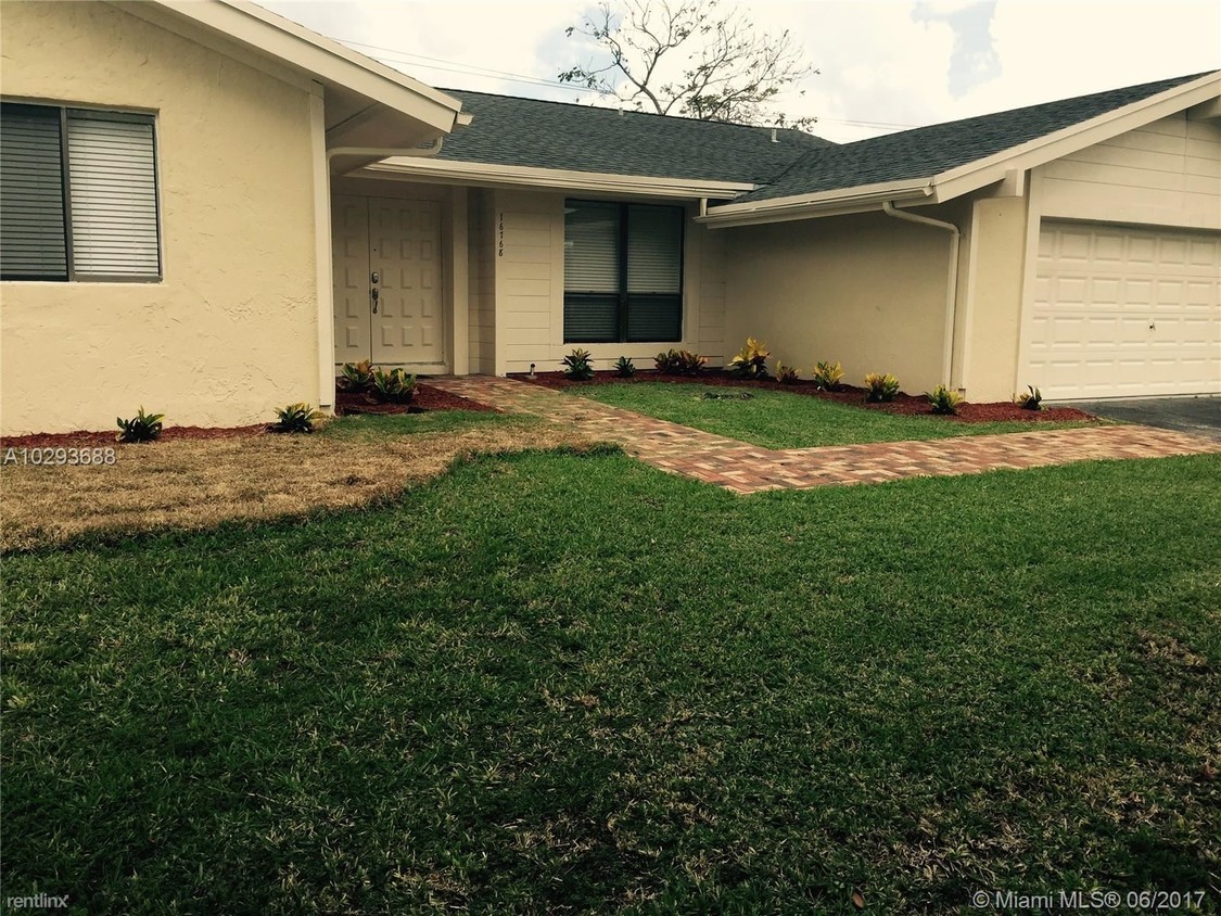Primary Photo - 16768 Golfview Dr
