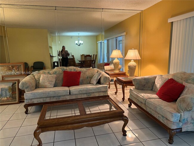 Foto del edificio - 9901 NW 9th St Cir