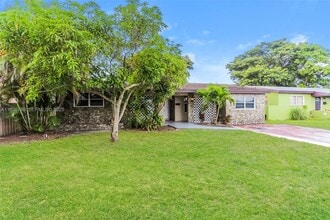 Building Photo - 7560 Venetian St