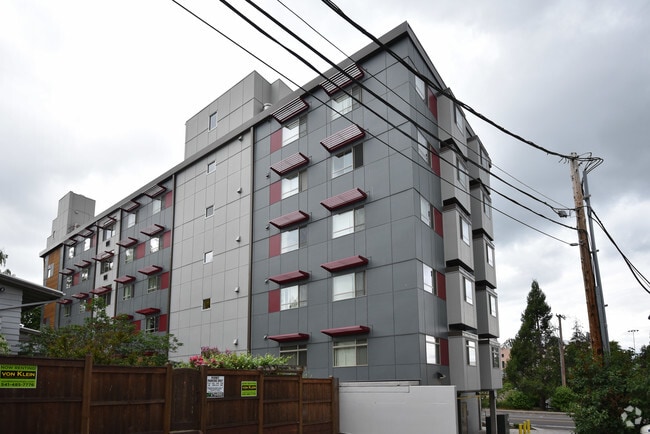 Building Photo - Prefontaine