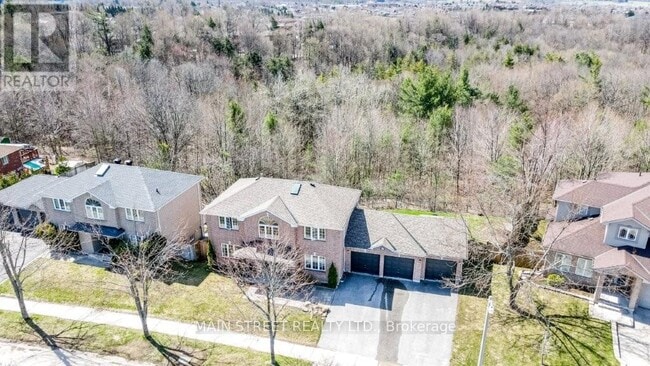 Building Photo - 89 Silver Maple Crescent