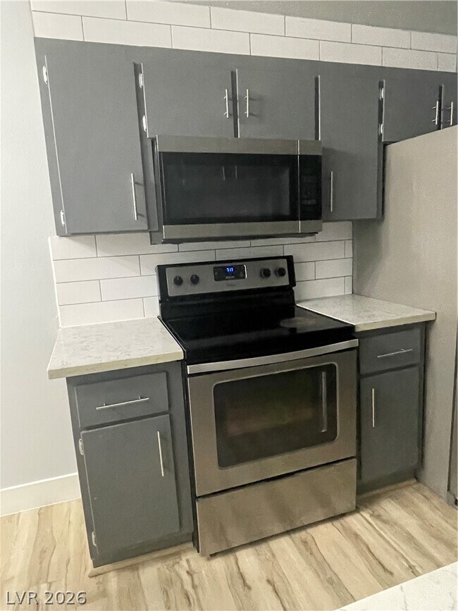 Building Photo - 466 E Sunset Rd