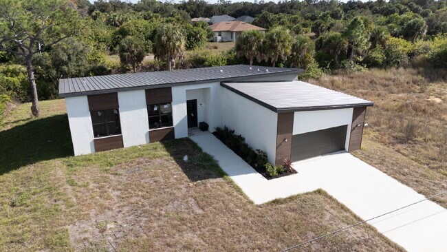 Foto del edificio - Brand New Construction 3/2  Canal Front Home for Rent in North Port