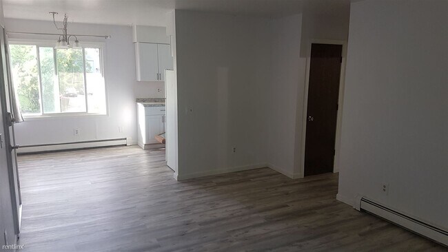 Building Photo - 2 br, 1 bath 4plex - 3807 Carleton Ave