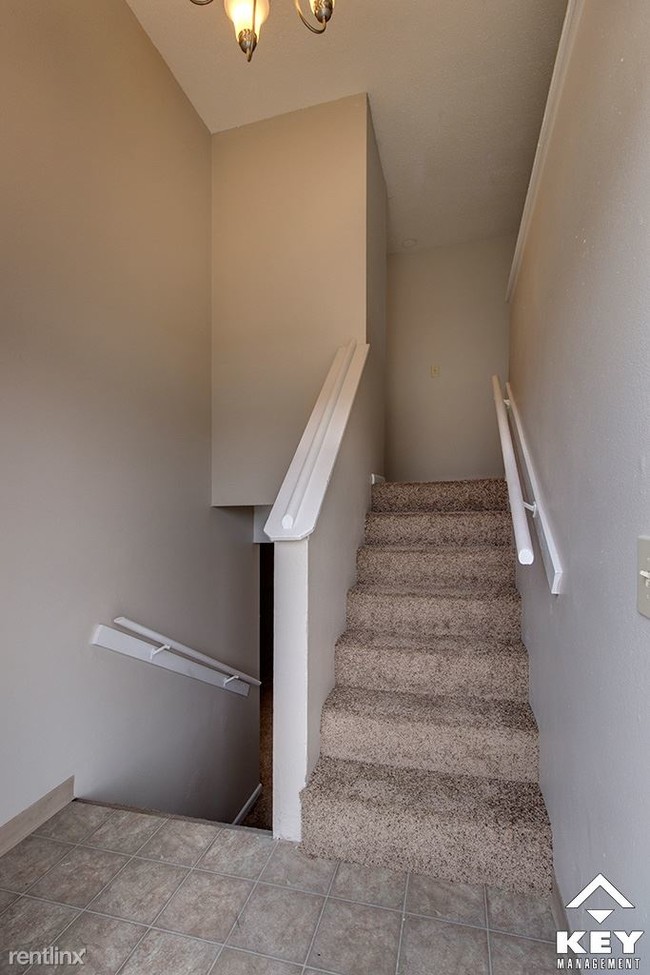 Building Photo - 6 br, 2 bath House - 3016 W May St