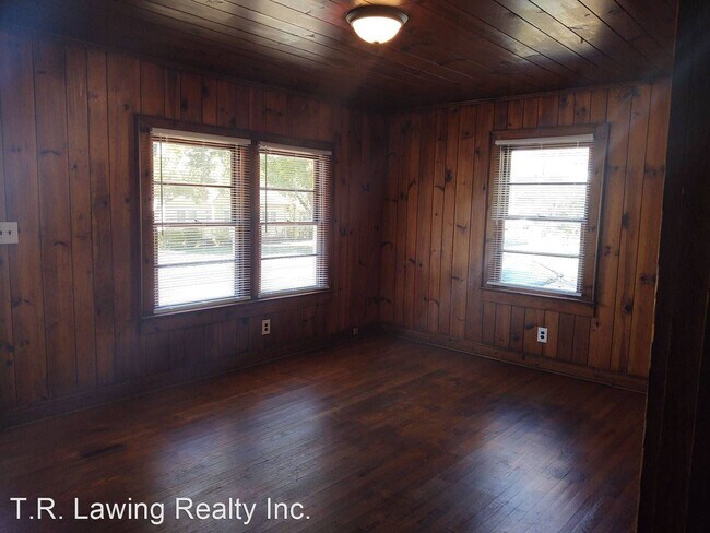 Building Photo - 2 br, 1 bath House - 617 Kings Road