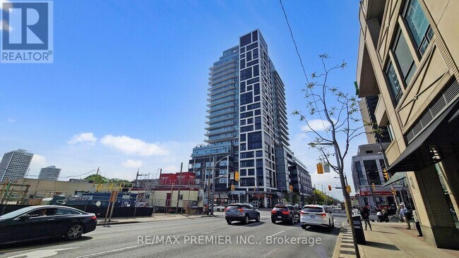 Photo du bâtiment - 501-501 St Clair Ave W