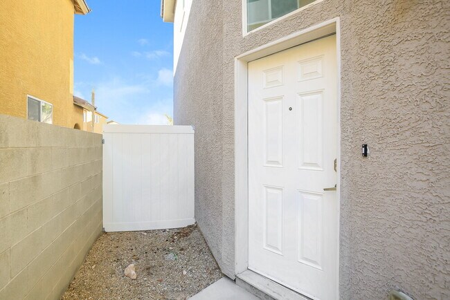 Foto del edificio - 6723 Pocket Wood St