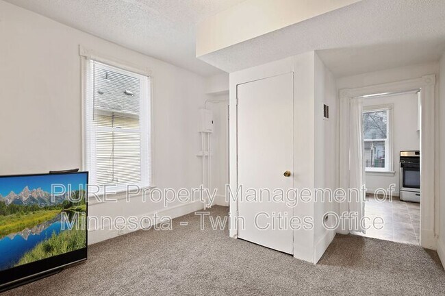 Building Photo - 807 31st Ave N