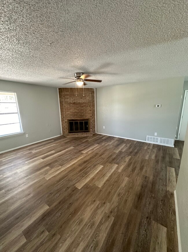 Living area - 1617 Partridge Pl