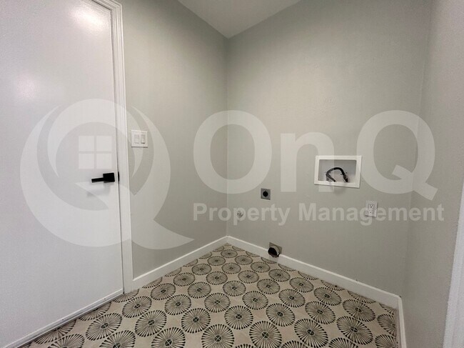 Foto del edificio - 608 High Meadow Dr