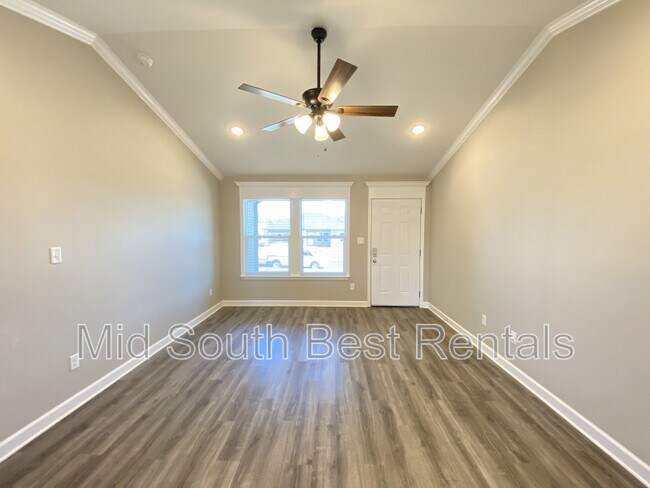 Foto del edificio - 627 Hill Rd