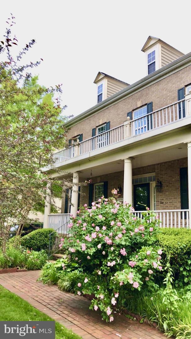 Foto del edificio - Welcome to this executive-style home in Br...