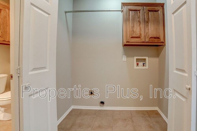 Building Photo - 2994 Creekside Dr