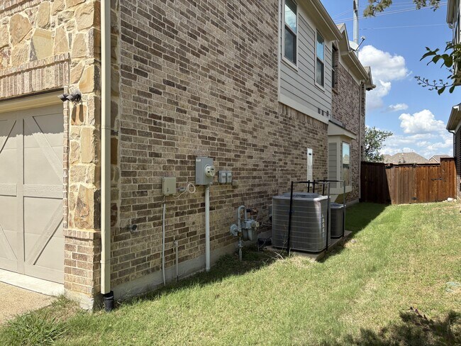 Foto del edificio - 7952 Ashwood Ln