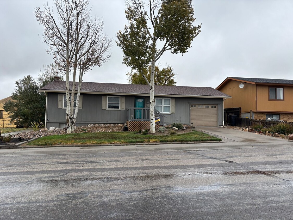 Primary Photo - 4 Bedroom Westside Home