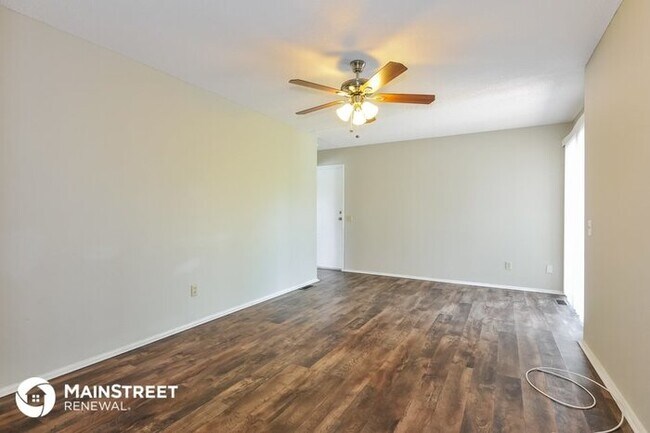 Foto del edificio - 4915 Sefton Dr