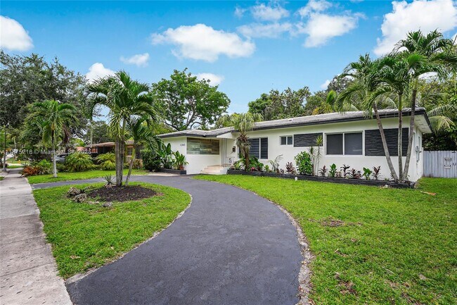 Building Photo - 12885 Griffing Blvd