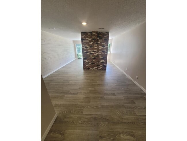 Building Photo - 15924 Buena Vista Ave