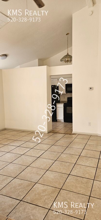 Building Photo - 1425 W Calle Plantino Owner/Agent