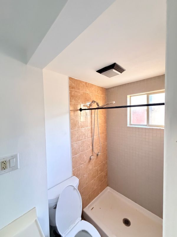 Foto del edificio - 5314 N Banewell Ave