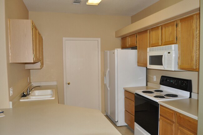 Foto del edificio - 6009 Castlegate Dr W