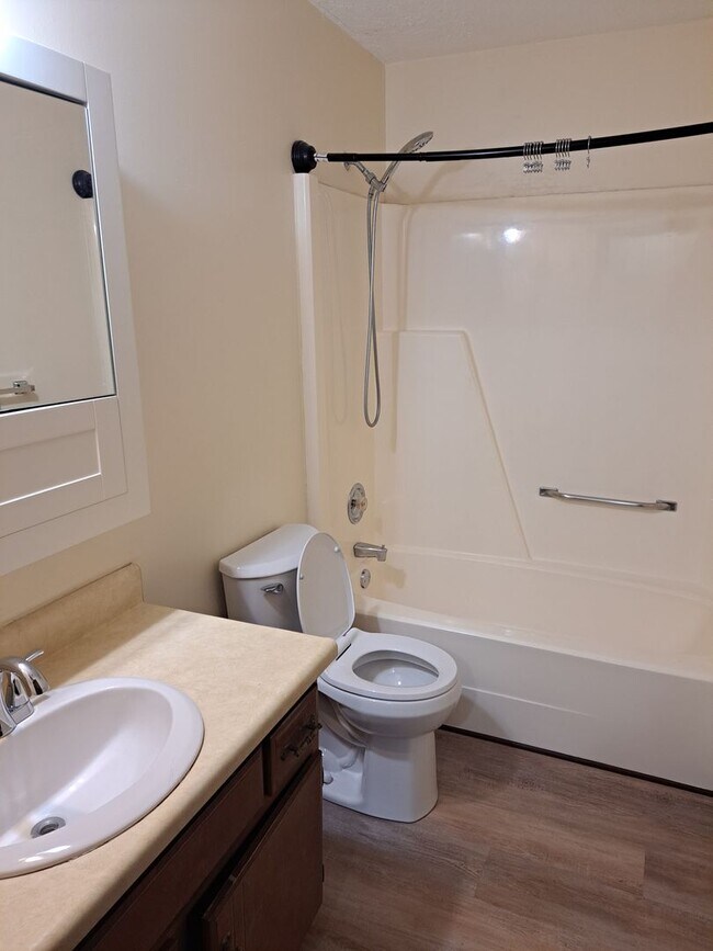 Foto del edificio - 2 BR Apartment Near Franke Park