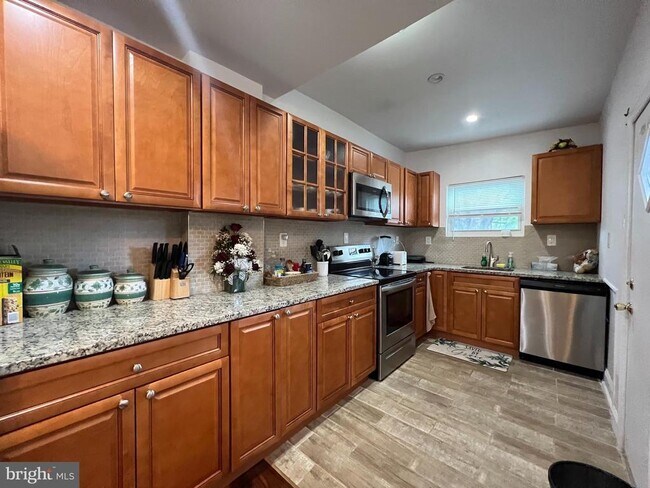 Building Photo - 6525 Edmund St