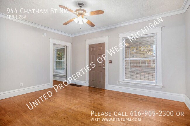 Building Photo - Available Now | 4 Bedroom 2 Bathroom Singl...