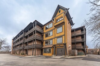 Building Photo - 450 N Main St