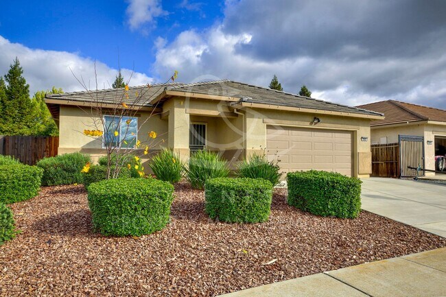 Foto del edificio - Beautifully maintained and modern 4-bedroom, 2-bathroom