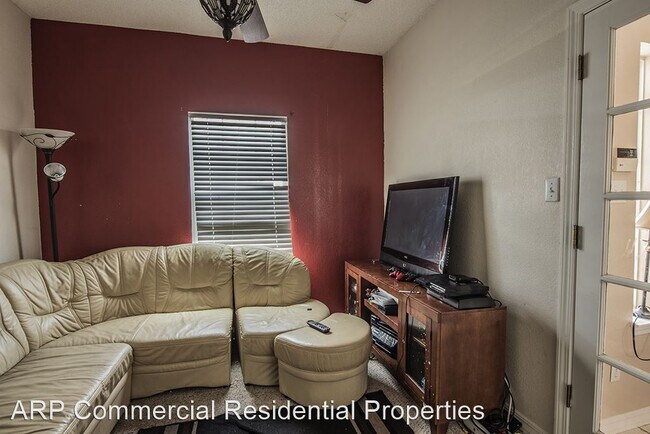 Foto del edificio - 5 br, 2.5 bath House - 11740 CAMPFIRE LN