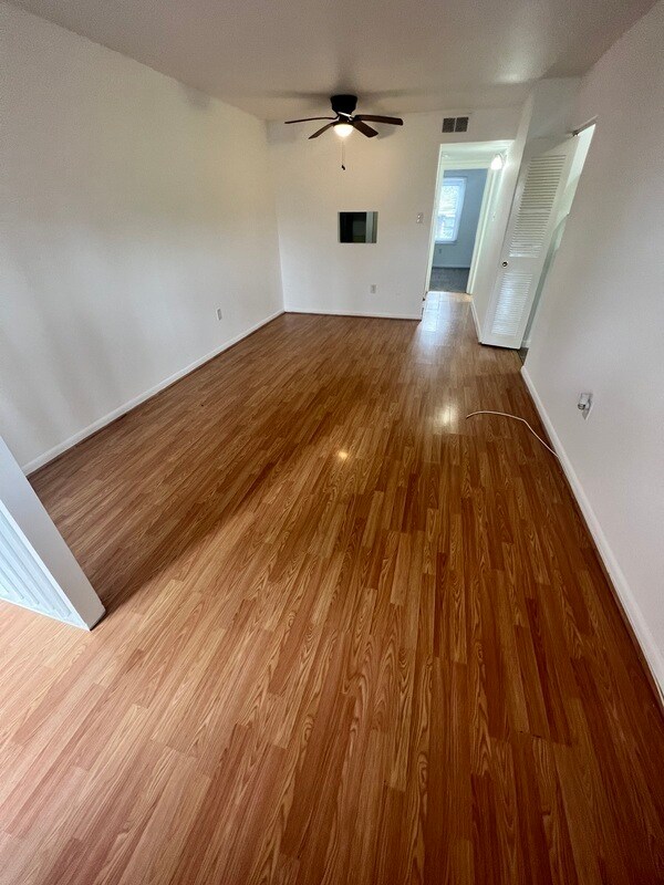 Building Photo - 412 N Sheppard St