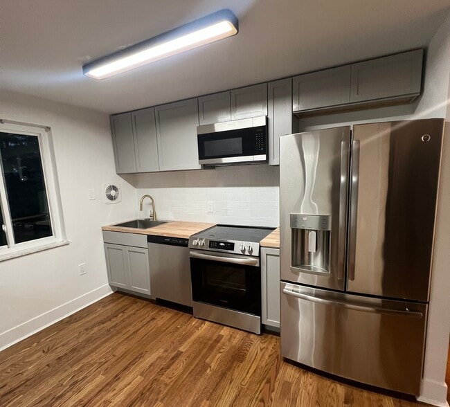 Building Photo - 3275 Gayway Ct