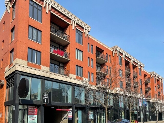Building Photo - 3232 N Halsted St