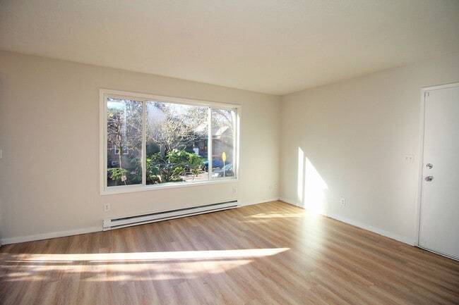 Building Photo - 8834 SE 9th Ave