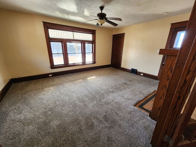 Foto del edificio - Spacious 2 bedroom apartment close to bayf...
