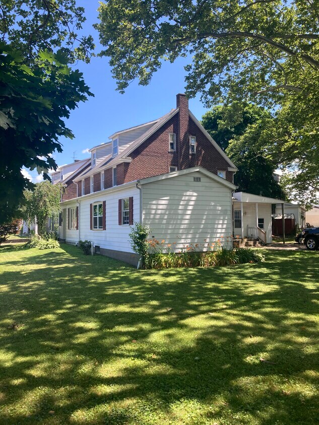 Primary Photo - 4207 Iroquois Ave