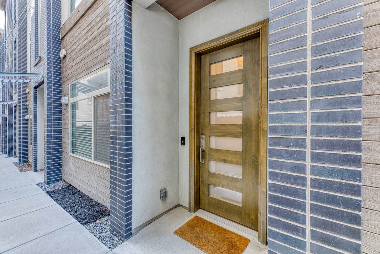 Primary Photo - 2103 W 32nd Ave