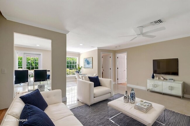 Foto del edificio - 4610 Pine Tree Dr