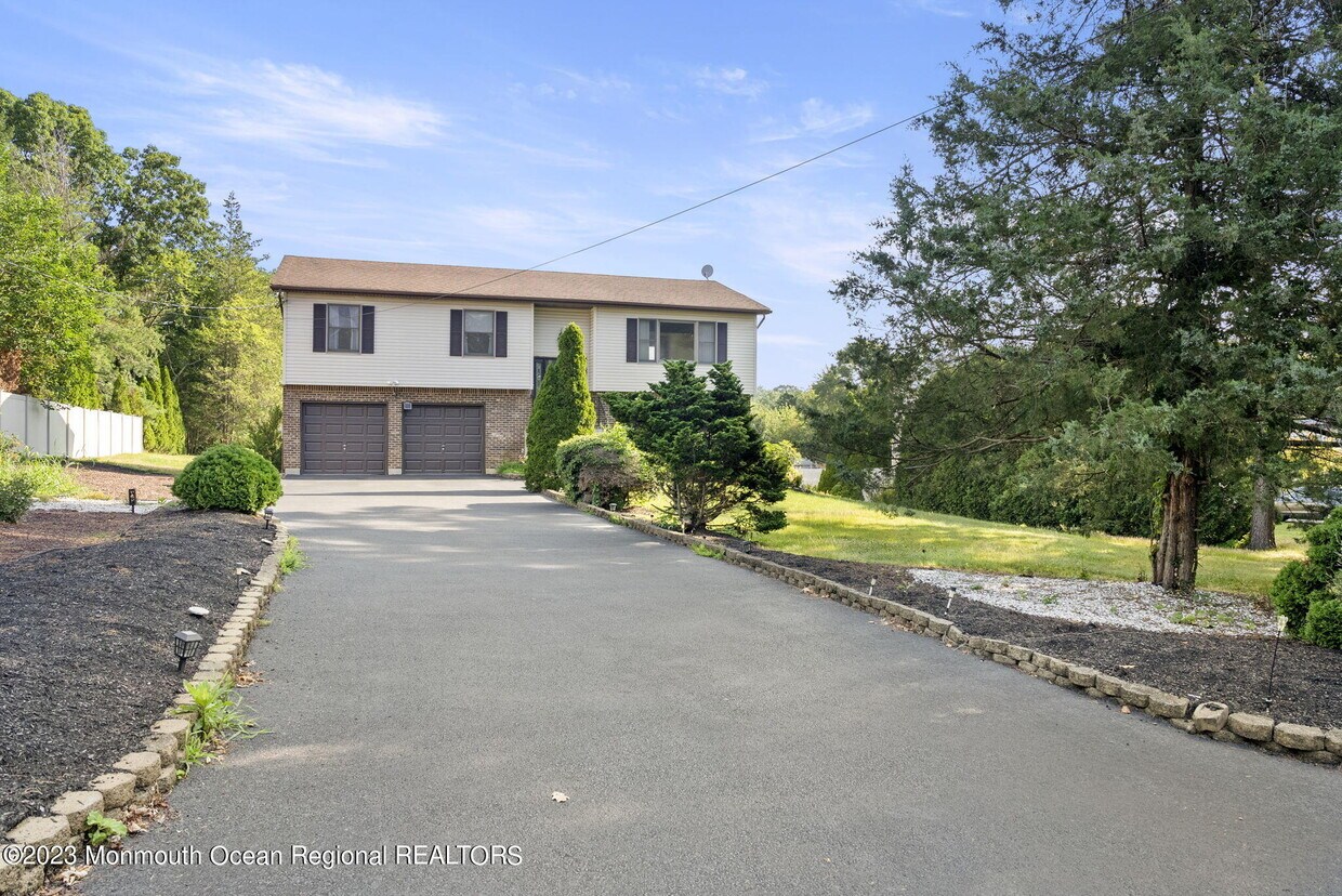 Primary Photo - 478 Cobain Rd