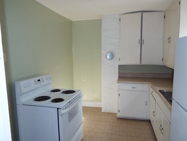 Photo - 1 Bedroom/1 Bath House with bonus office space on Fisher Creek in Sylva NC $1100 a month with a y...