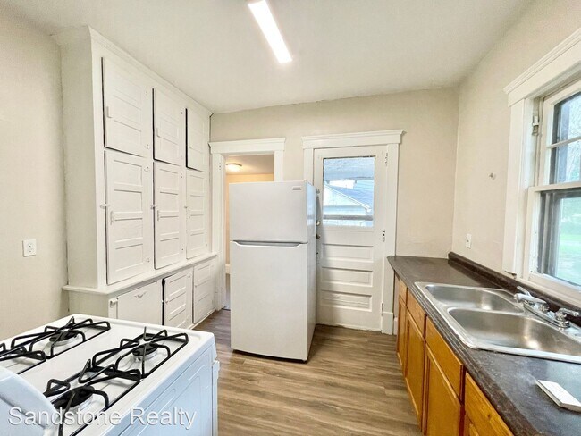 Building Photo - 5 br, 1.5 bath House - 1222 Lake Avenue