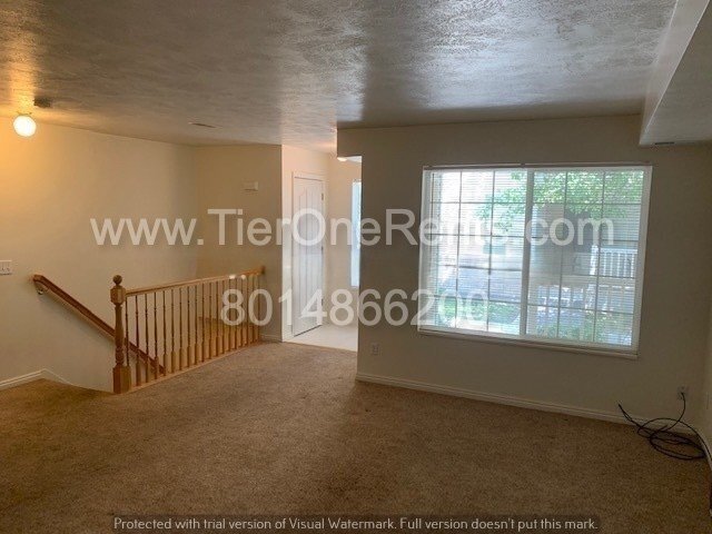 Building Photo - Move-in special: $500 off First months rent