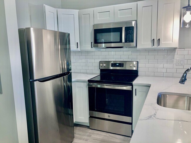 Foto del edificio - 5813 Cedar Ave